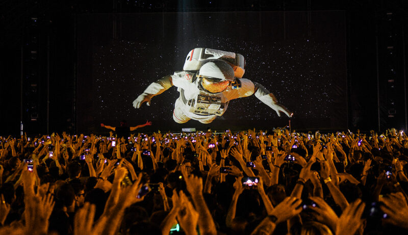 Holographic Experiences & 3D Projections